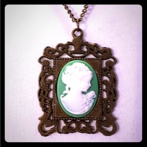 Elegant New Handmade 18” Antique Chain Necklace with a Green Cameo